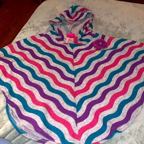 Poncho    - Picture 1 of 8